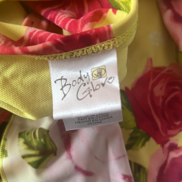 Yellow rose bikini - Picture 5 of 6